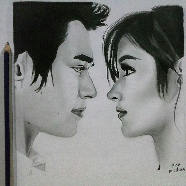 Enrique Gil Drawing Intricate Artwork